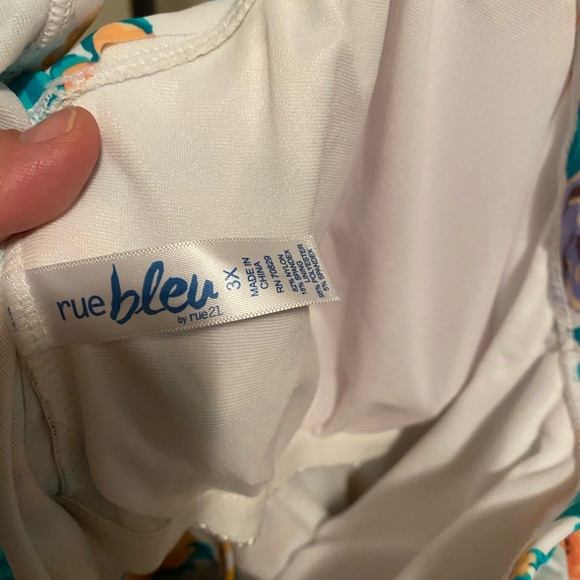 Rue21 Plus floral swimsuit - Picture 3 of 3